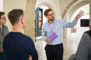 Conseiller et adapter ses propositions aux publics randonneurs : Valoriser l itinérance et la randonnée locale