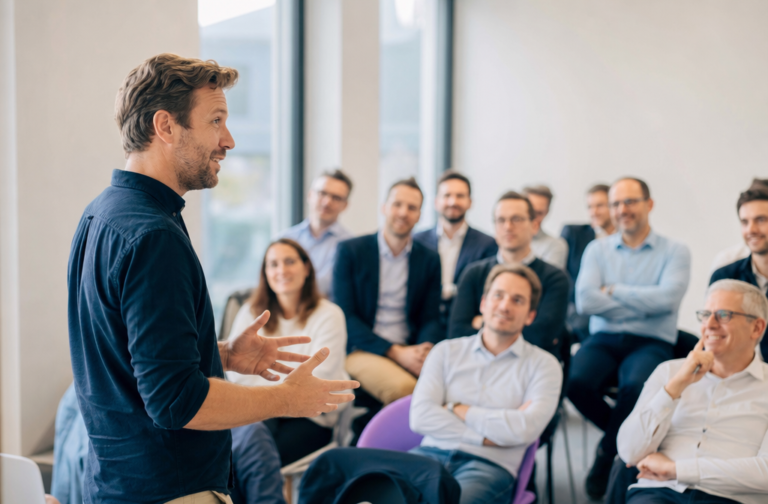 Économie de l&rsquo;attention : manager la charge cognitive des équipes à l&rsquo;ère de l&rsquo;hyper-connexion