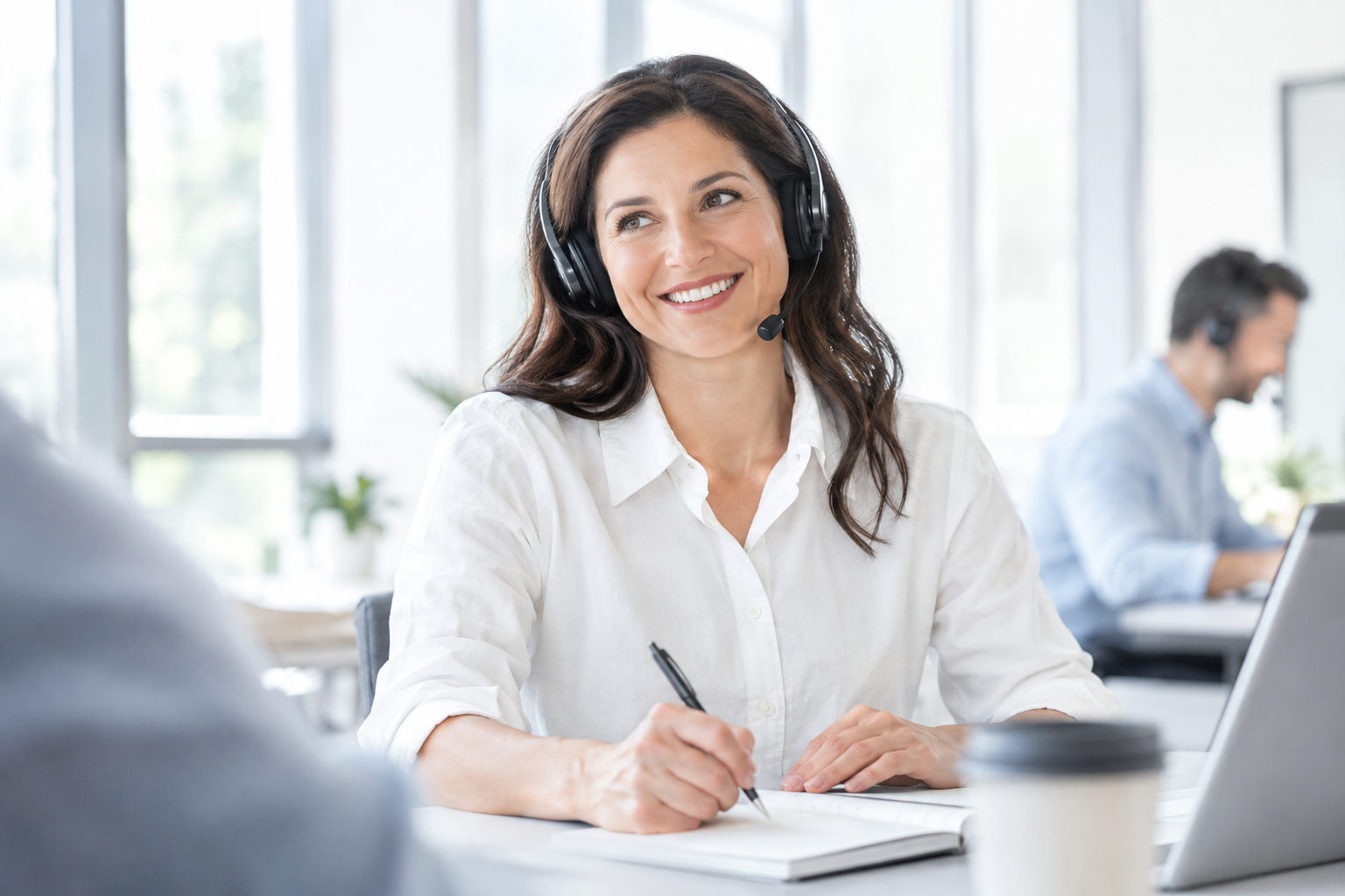 Conseillère en formation au téléphone pour établir un devis
